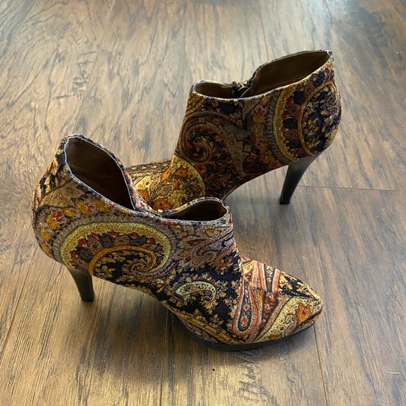 Diba Brown Floral Tapestry Ankle Boots Booties Size 7.5 - Picture 2 of 5